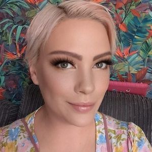 Meet your Posher, Siân